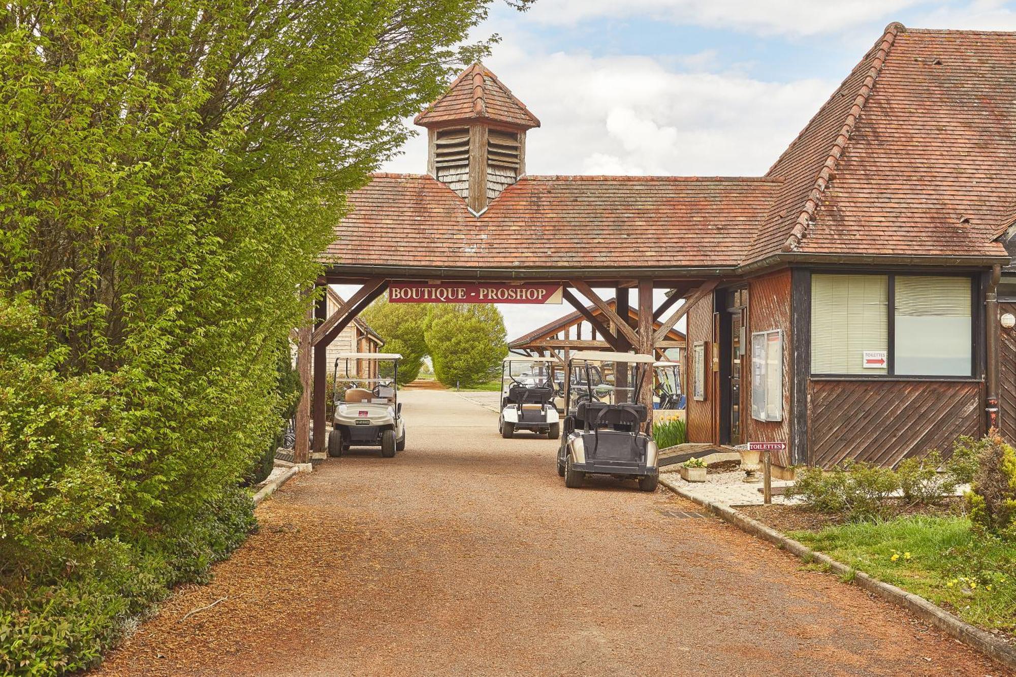 夏伊城堡高尔夫酒店 Chailly-sur-Armançon 外观 照片